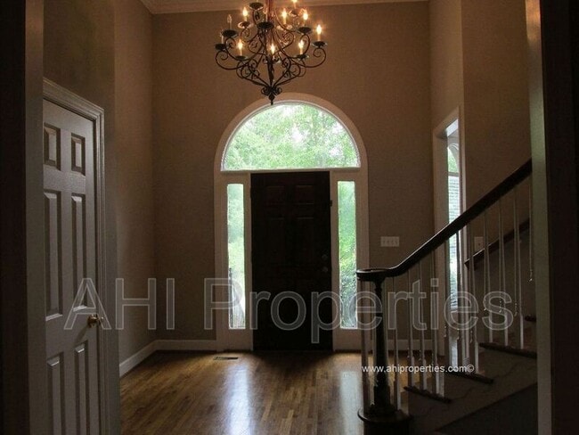 Building Photo - 6031 Rosemont Rd
