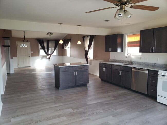 Building Photo - 5809 Phillips Rd