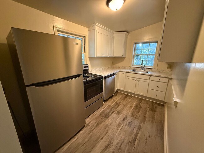 Building Photo - Charming Historic Home – Spacious 2-Bedroom Apartment in Boulevard/Normaltown