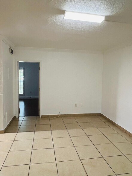 Building Photo - 1280 W 54th St