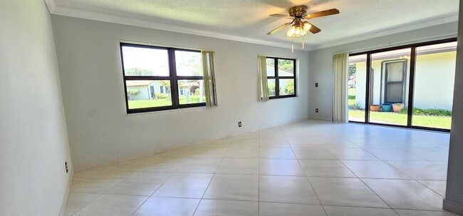 Building Photo - 3298 Shadow Wood Dr