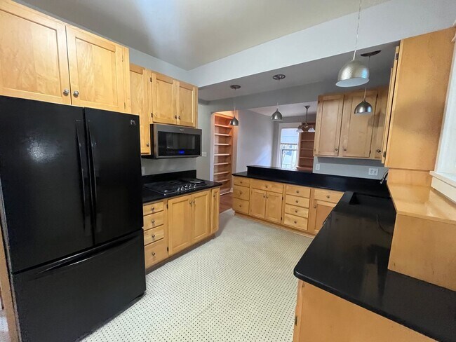 Building Photo - 710 S Fess Ave