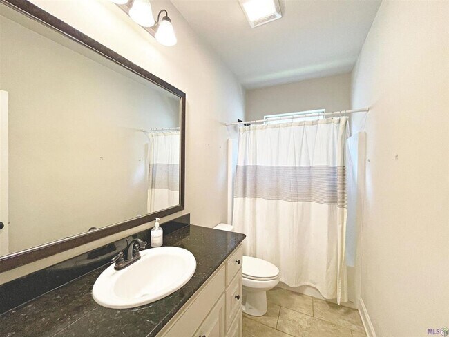 Building Photo - 3 Bedroom House in Gated Community| Community Pool