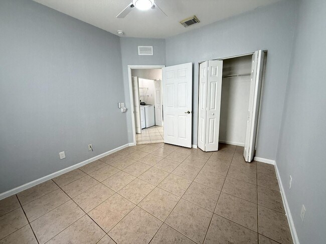 Building Photo - 9084 Silver Glen Way