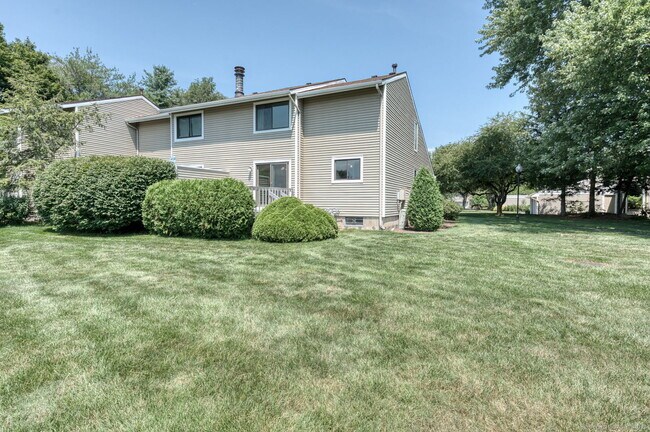 Building Photo - 592 Mountain Rd