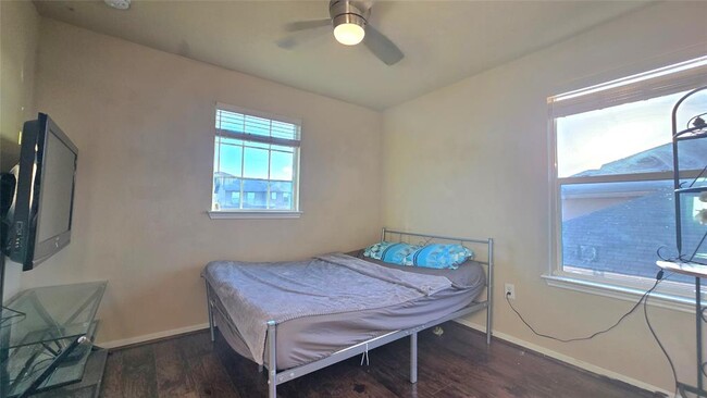 Building Photo - 3204 Ortman Dr