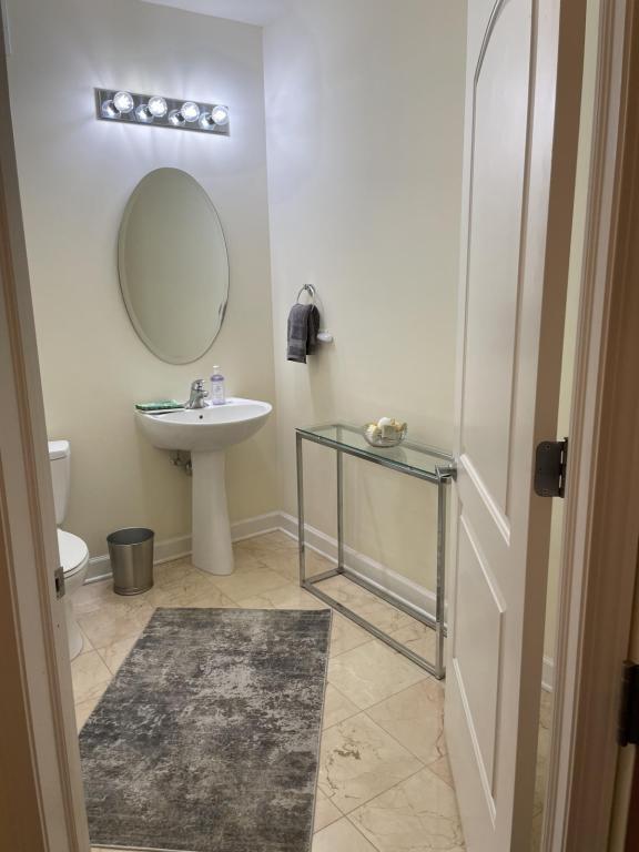 Building Photo - 420 E Waterside Dr