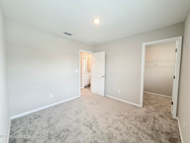 Building Photo - 878 Cedar Slough Dr