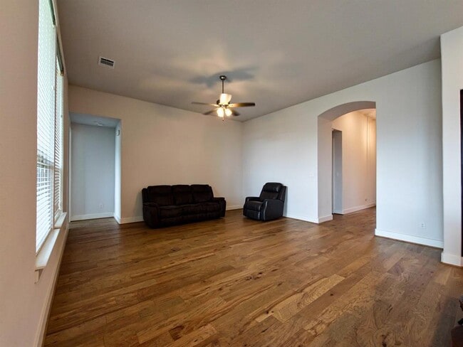 Building Photo - 5645 Bellissima Way