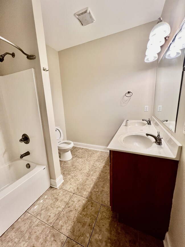 Building Photo - 40 Brownstone Dr