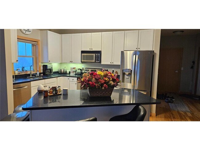 Building Photo - 2201 Village Ln