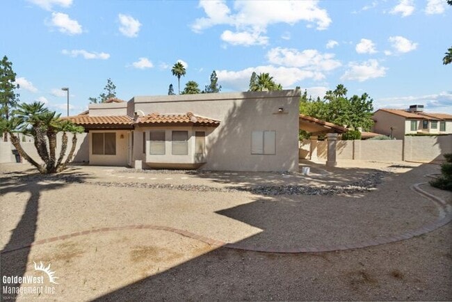 Building Photo - Gorgeous 2Bdm 2Ba Single Story Home with A...