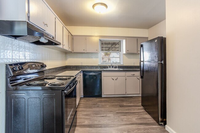 Building Photo - 2327 W 6th St