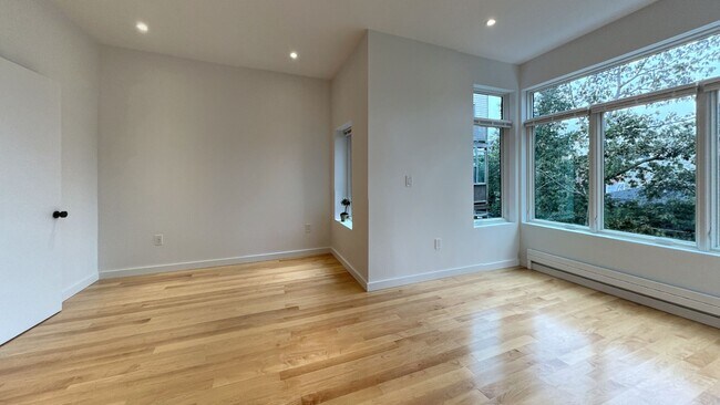 Building Photo - 55 Delle Ave