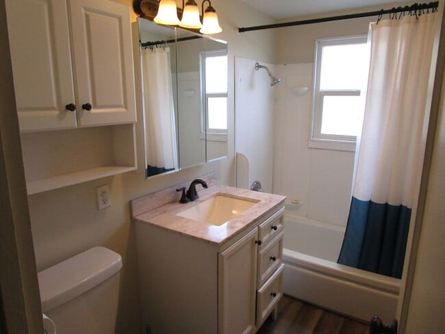 Building Photo - *APPLICATIONS PENDING* 3 Bedroom Home on 3/4 Acre - Available Soon!