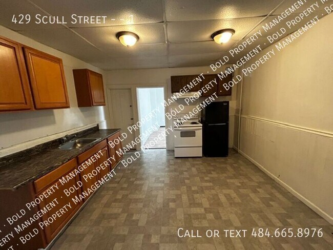 Building Photo - 429 Scull St