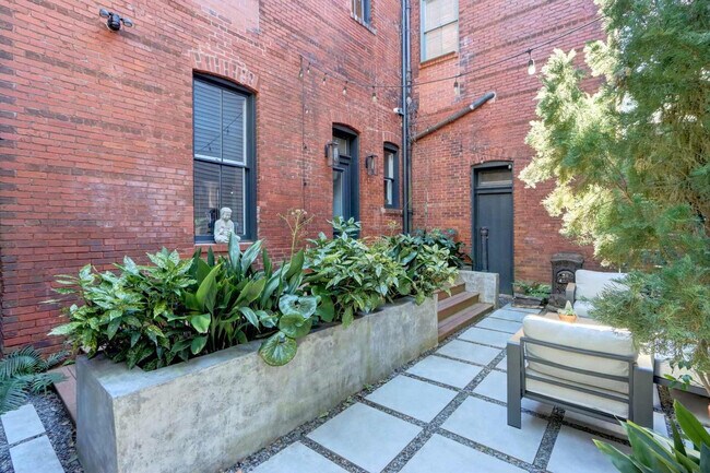 Building Photo - 415 Whitaker St