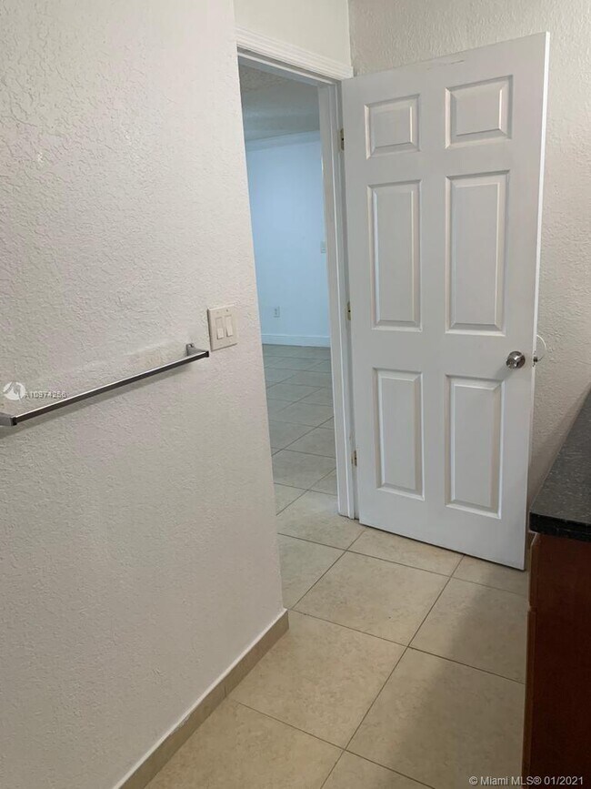 Building Photo - 15600 SW 106th Ln