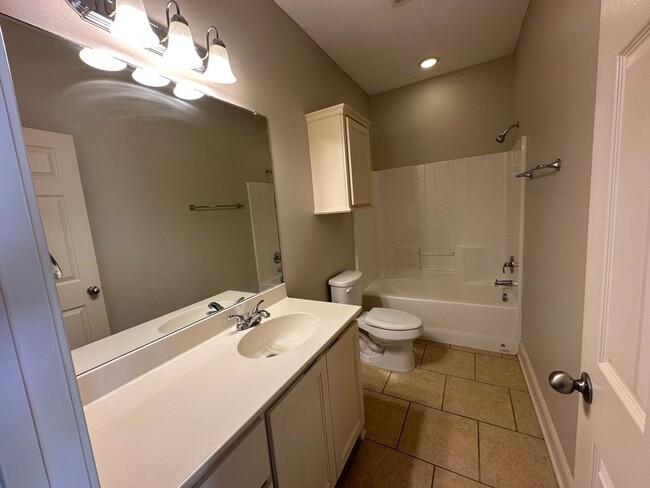 Building Photo - 4046 Mobley Cir