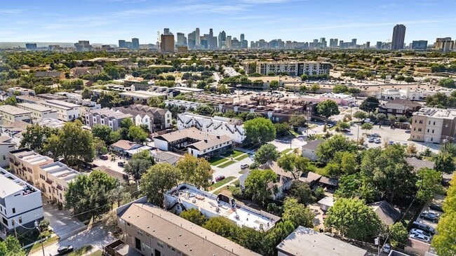 Building Photo - 5803 Hudson St