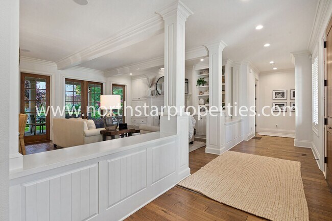 Building Photo - Custom Built Lake Oswego Home Near Lakerid...