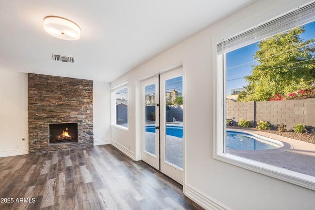 Building Photo - 2532 E Highland Ave