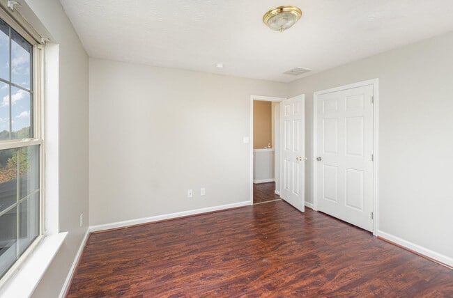 Building Photo - 306 Alex Ln