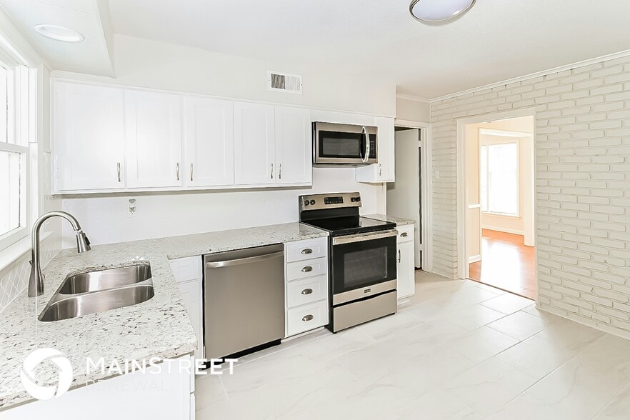 Building Photo - 3069 Basswood St