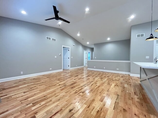 Building Photo - 724 Mallard Dr