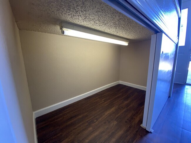 Building Photo - 9107 E 69th Pl