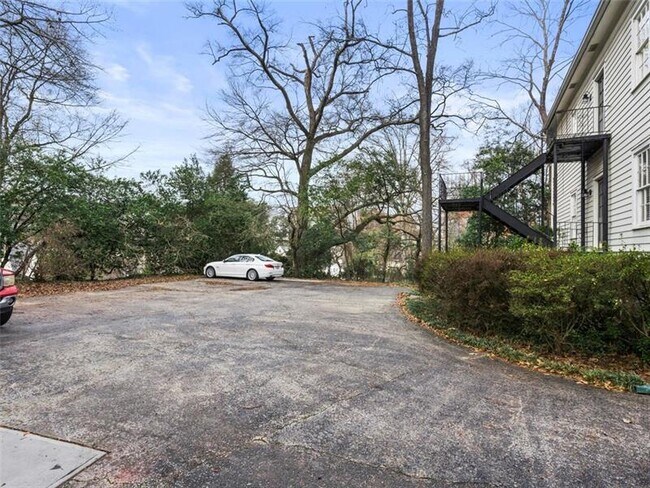 Building Photo - 1872 Wycliff Rd NW