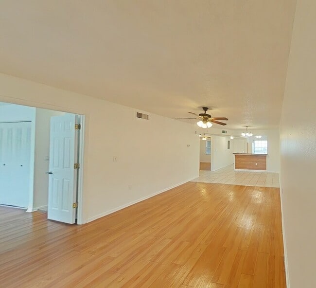 Building Photo - 380 2nd Ave N