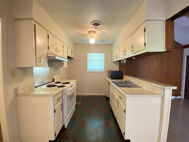 Building Photo - 4060 Stowe St