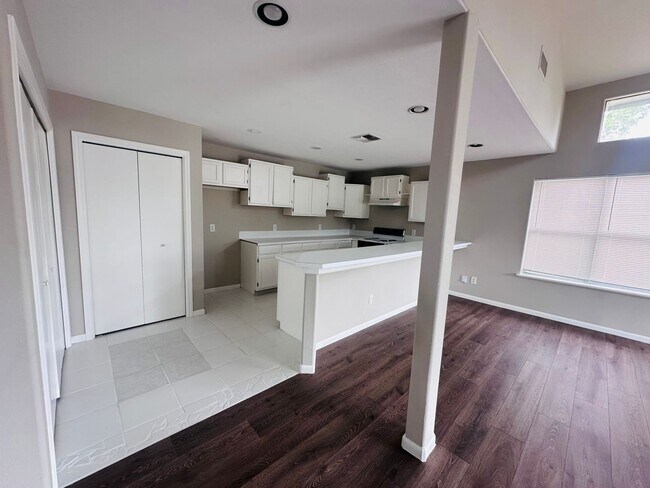 Building Photo - For Lease 3 Bed | 2 Bath | Open Concept | Vaulted Ceilings | 2-Car Garage| Corpus Christi