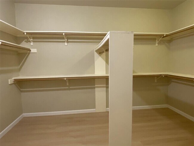Building Photo - 5817 Miramonte Dr