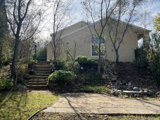 Building Photo - 9307 Swan Lake Dr