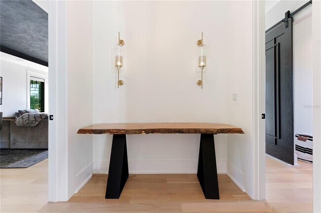 Building Photo - 319 W Frances Ave