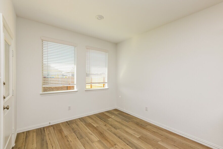 Building Photo - 14785 Mainstay Way