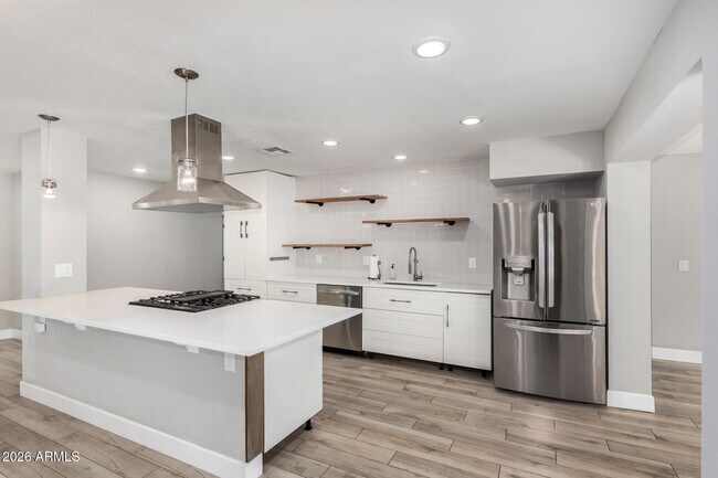 Building Photo - 429 W Flower St