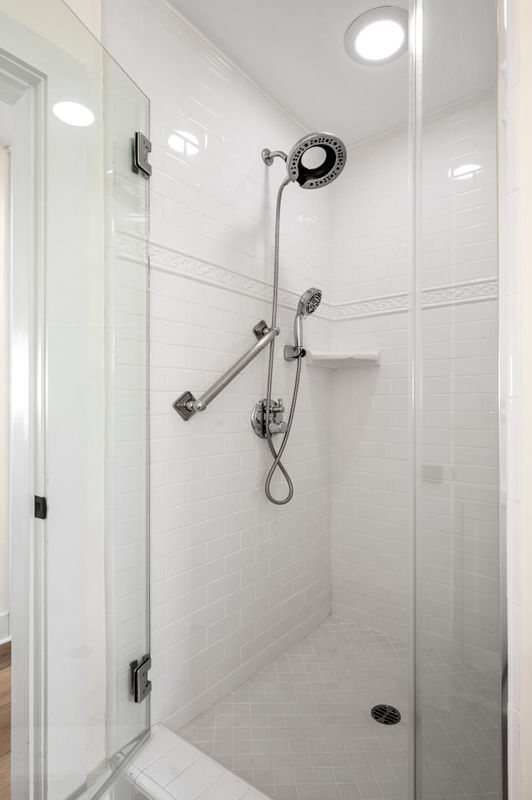 Building Photo - 413 N Paulina Ave