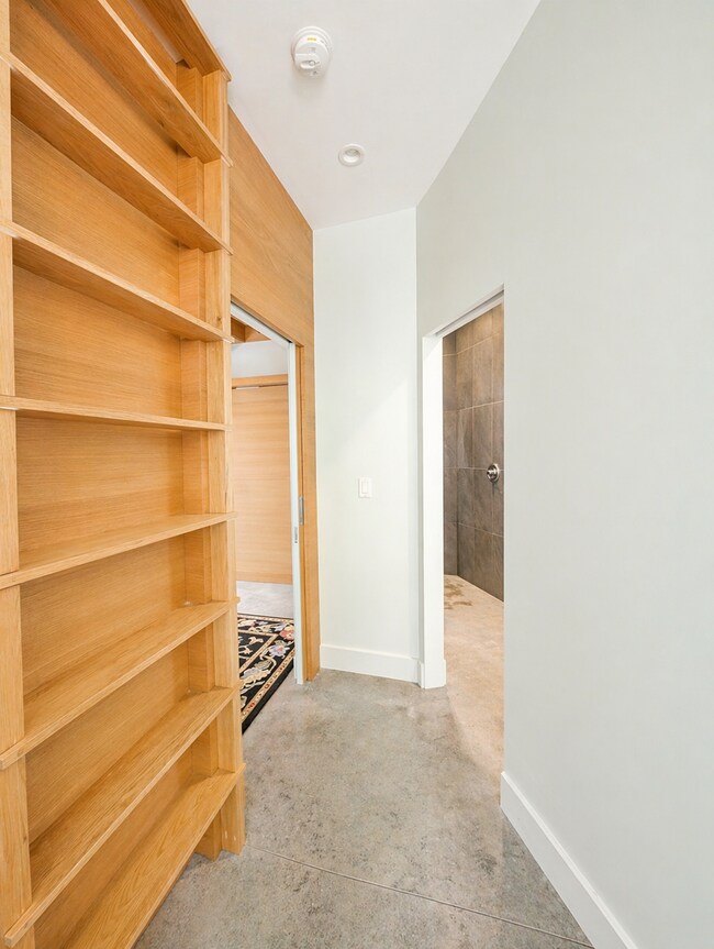 Building Photo - Fabulous "Microhome" in Kenilworth Area!