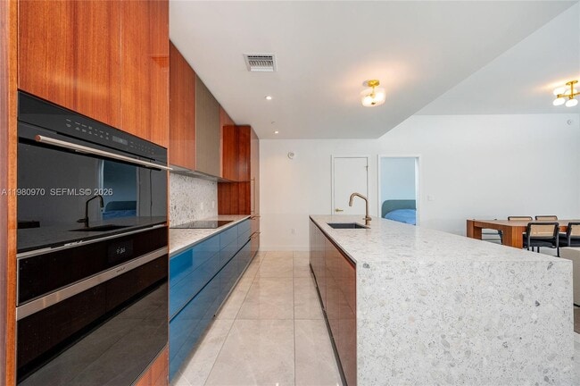 Building Photo - 2678 Tigertail Ave