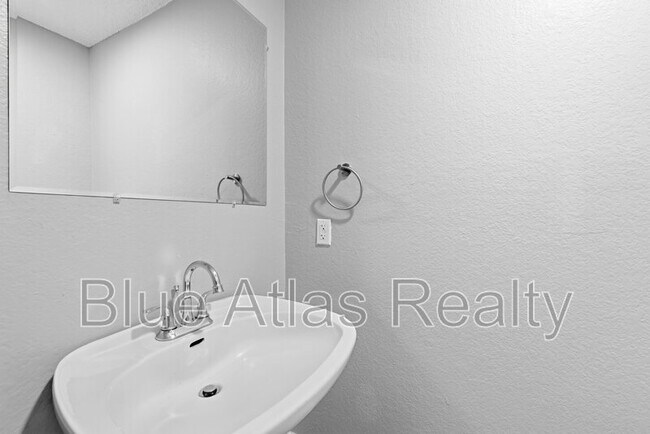 Building Photo - 8108 Foxfire Ln