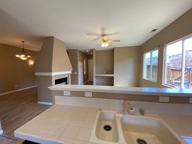 Building Photo - Beautiful 3 Bedroom + 1 FLEX ROOM Single Story House in South Meadows Reno