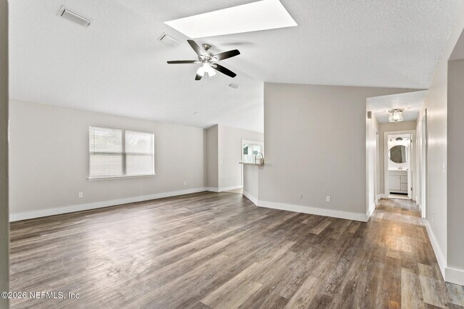 Building Photo - 13335 Currituck Dr N