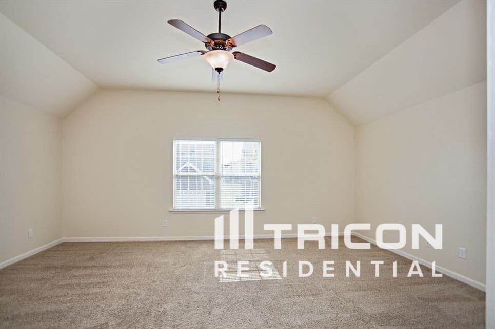 Building Photo - 5004 Geranium Dr