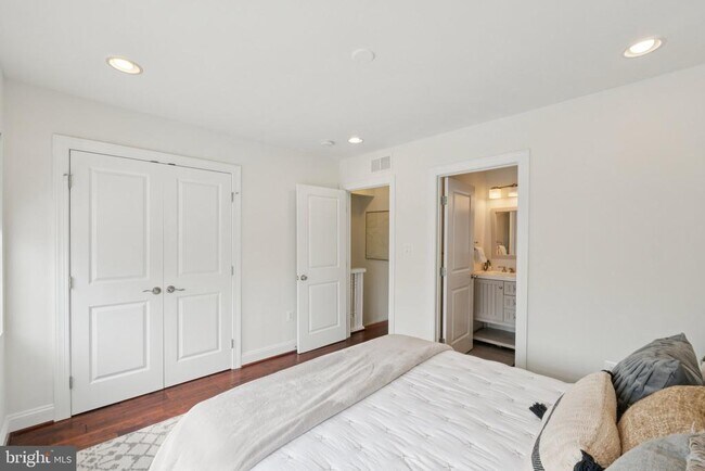 Building Photo - 5132 7th St NW