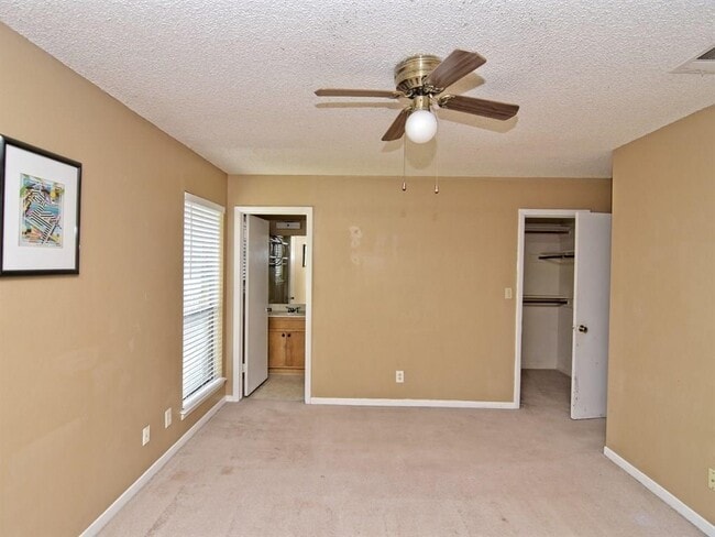 Building Photo - 3404 Blumie St