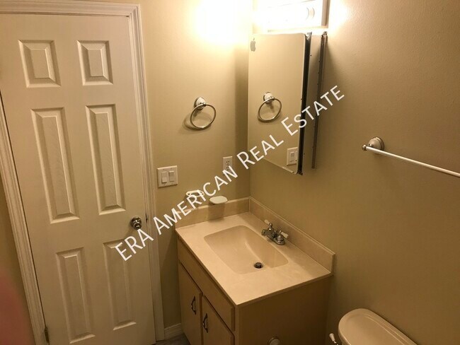 Building Photo - 205 Esmond Ct