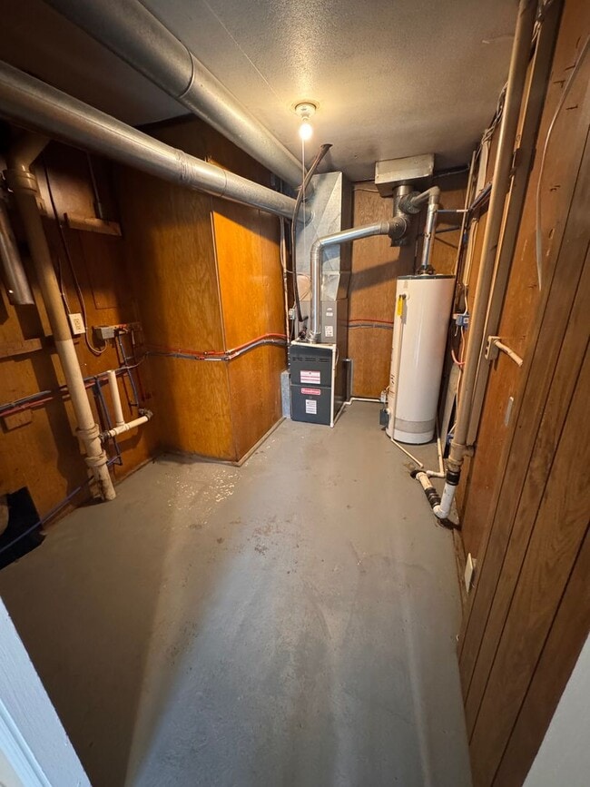 Building Photo - 3 Bedroom Home